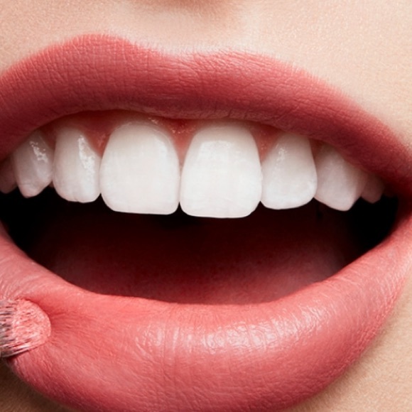 MAC COSMETICS LOVE ME LIPSTICK “UNDER THE COVERS” - Picture 4 of 12